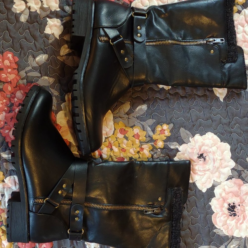 Mid calf Boots